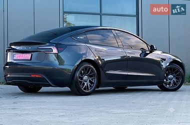 Седан Tesla Model 3 2025 в Черновцах