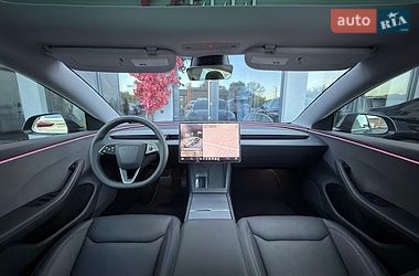 Седан Tesla Model 3 2025 в Черновцах