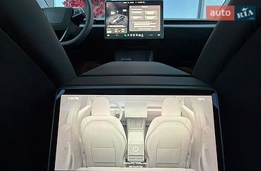 Седан Tesla Model 3 2025 в Черновцах