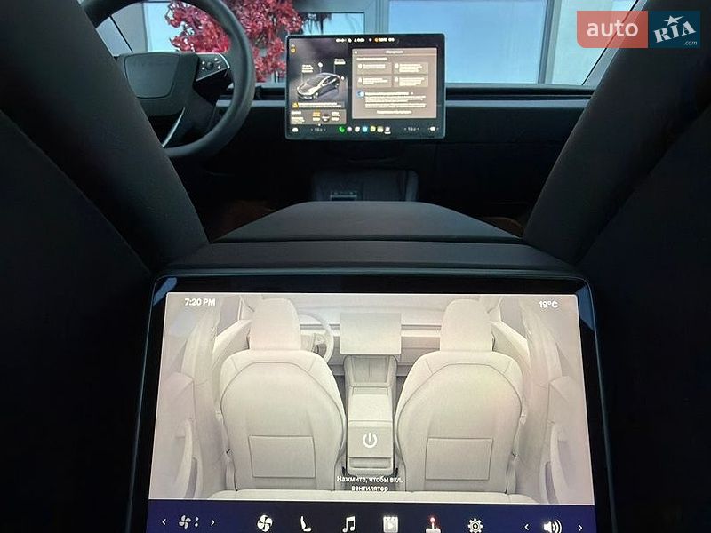 Седан Tesla Model 3 2025 в Черновцах