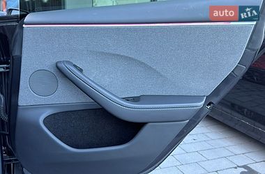 Седан Tesla Model 3 2025 в Черновцах