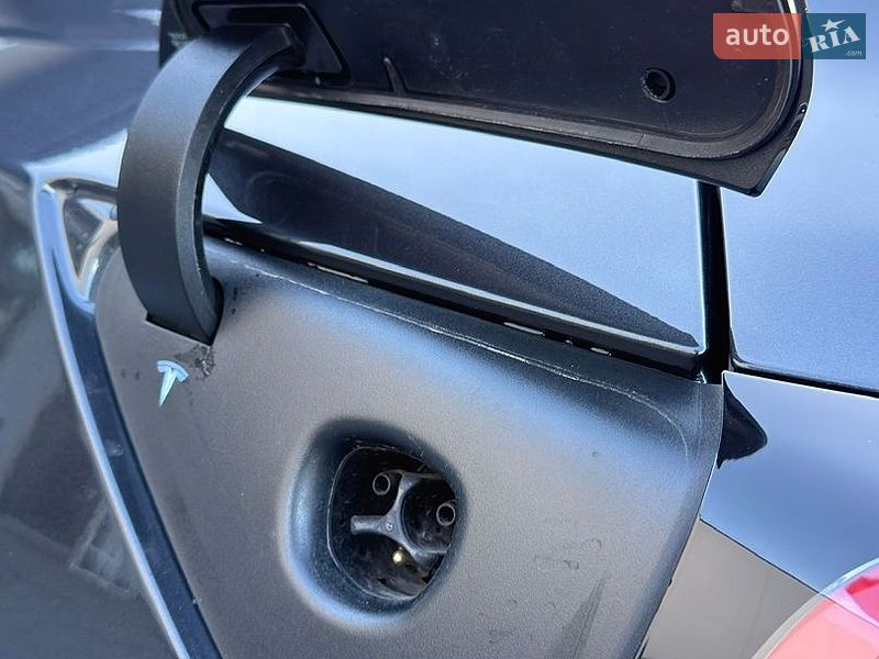 Седан Tesla Model 3 2025 в Черновцах