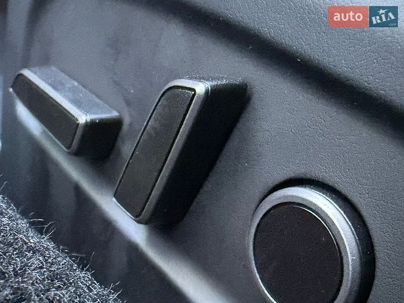 Седан Tesla Model 3 2025 в Черновцах