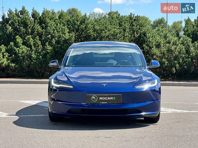 Седан Tesla Model 3 2024 в Києві