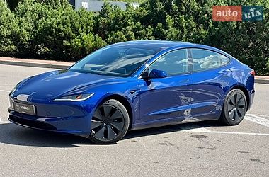 Седан Tesla Model 3 2024 в Києві