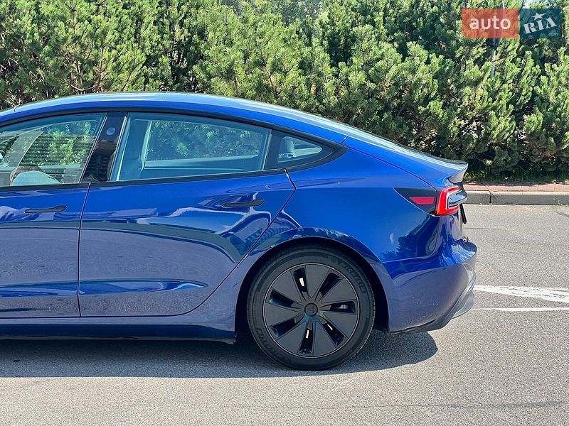 Седан Tesla Model 3 2024 в Києві