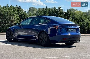 Седан Tesla Model 3 2024 в Києві