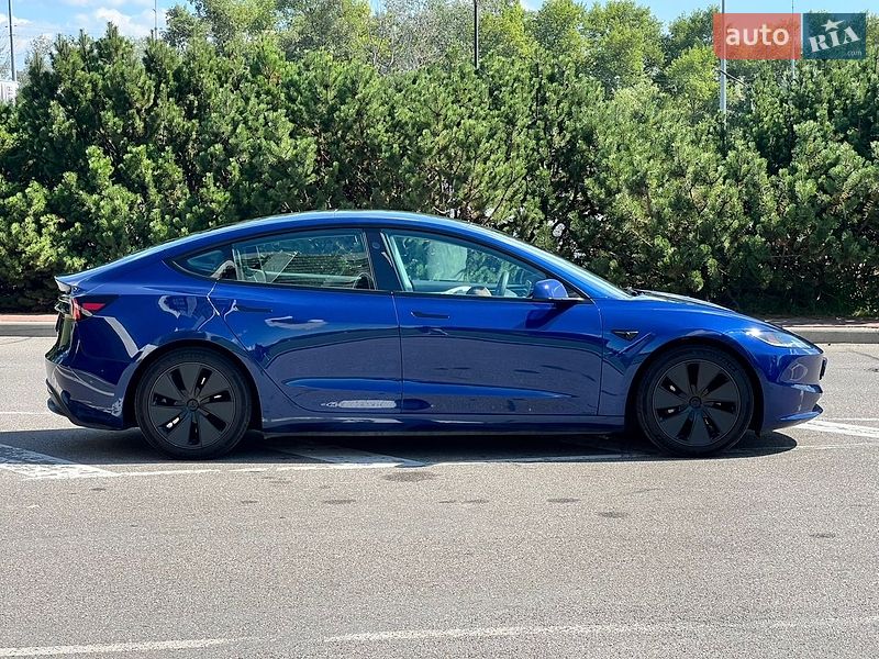 Седан Tesla Model 3 2024 в Києві