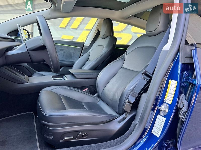 Седан Tesla Model 3 2024 в Києві