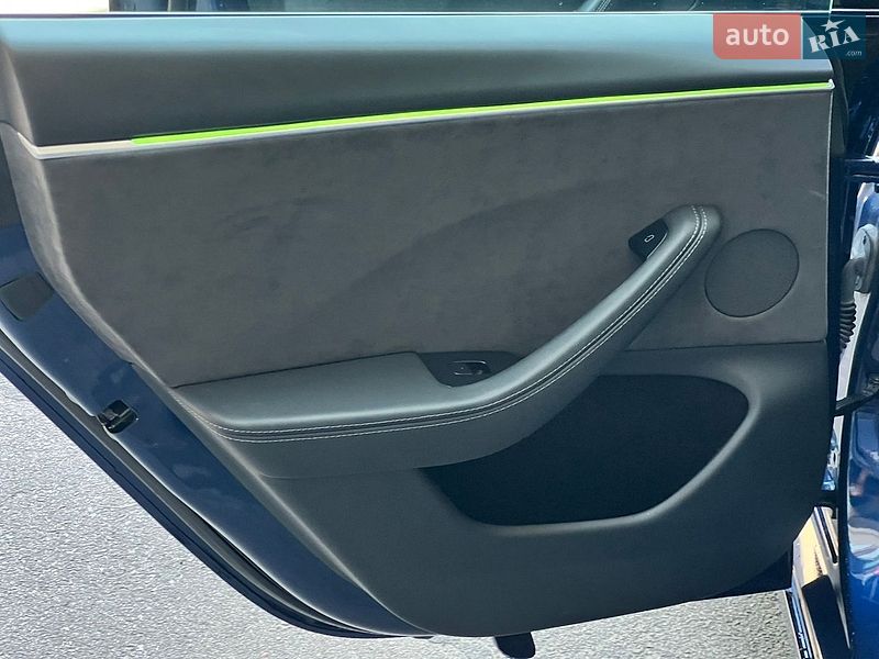 Седан Tesla Model 3 2024 в Києві