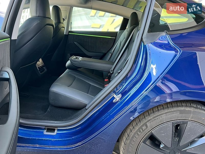 Седан Tesla Model 3 2024 в Києві