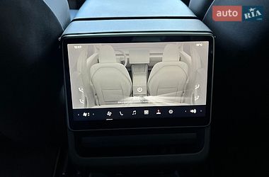 Седан Tesla Model 3 2024 в Києві