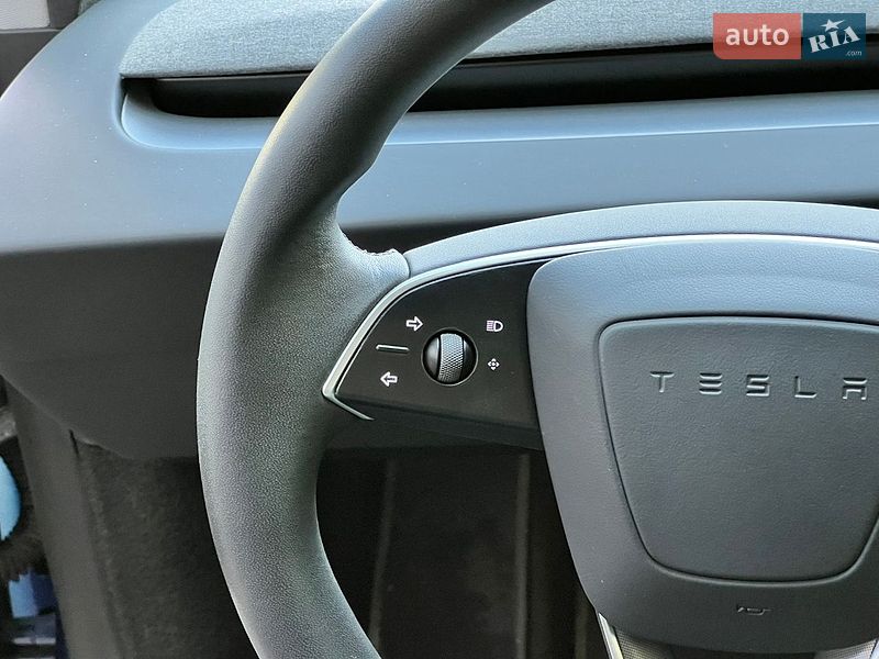 Седан Tesla Model 3 2024 в Києві