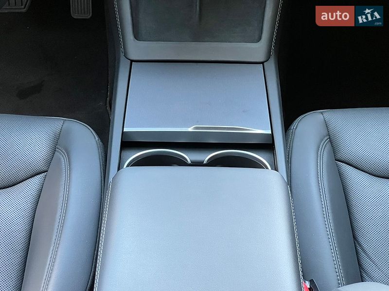 Седан Tesla Model 3 2024 в Києві