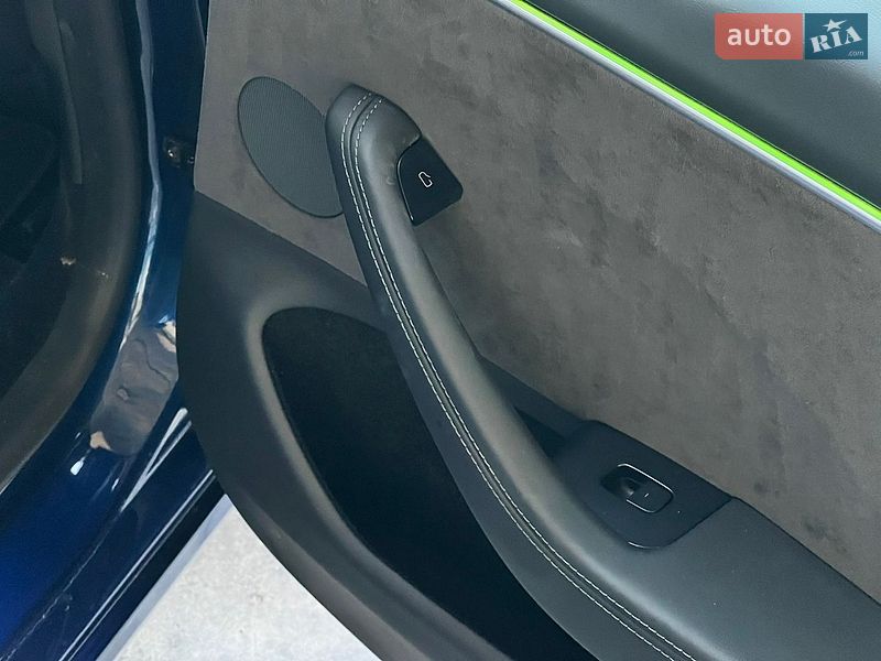 Седан Tesla Model 3 2024 в Києві