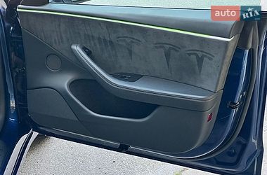 Седан Tesla Model 3 2024 в Києві