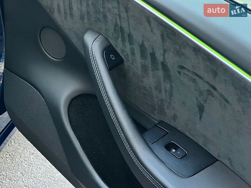 Седан Tesla Model 3 2024 в Києві