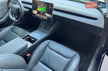 Седан Tesla Model 3 2024 в Києві