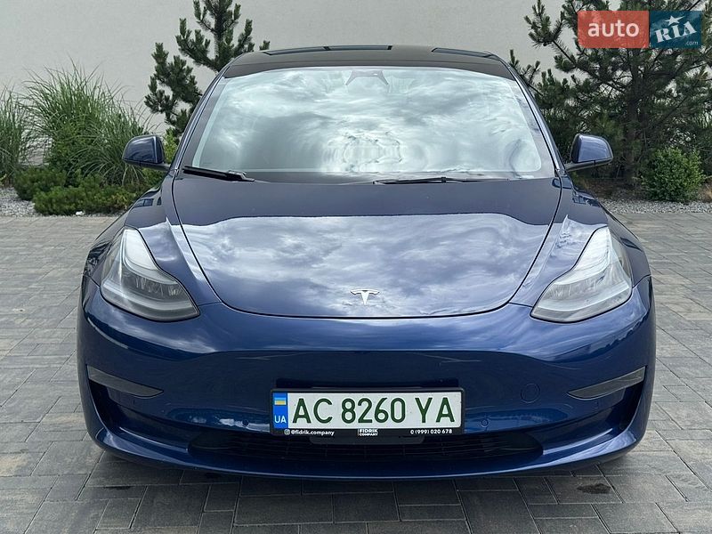 Седан Tesla Model 3 2022 в Луцьку