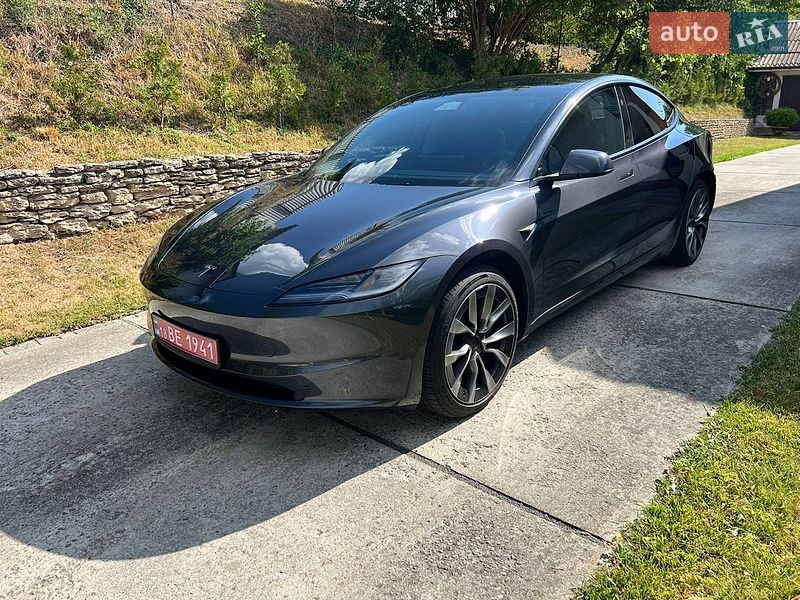 Седан Tesla Model 3 2024 в Ровно