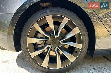 Седан Tesla Model 3 2024 в Ровно