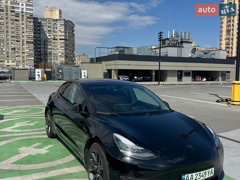 Седан Tesla Model 3 2019 в Киеве