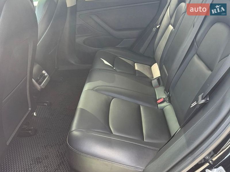 Седан Tesla Model 3 2019 в Киеве