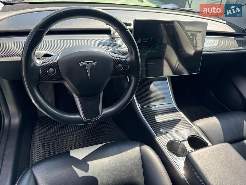 Седан Tesla Model 3 2019 в Киеве