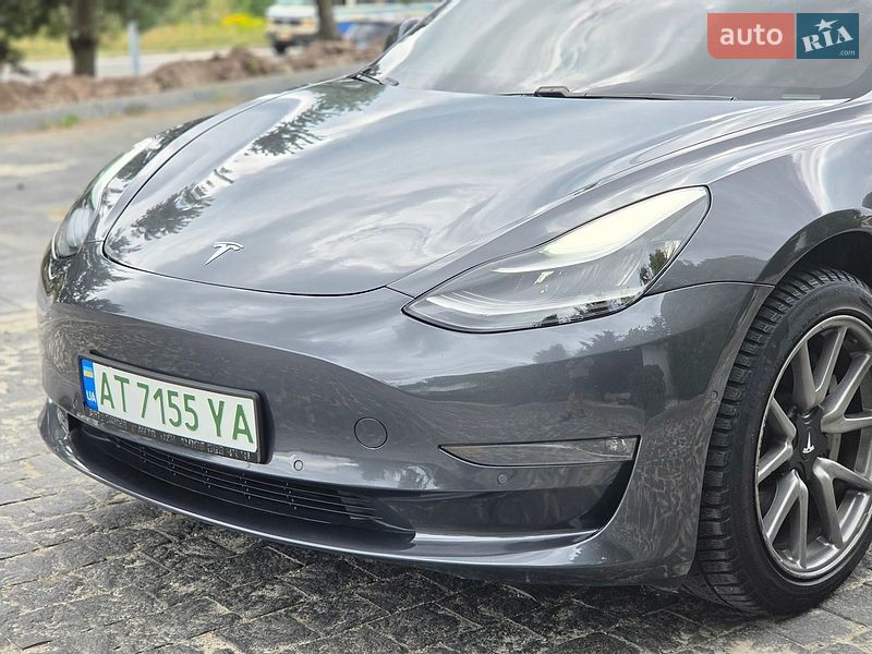Седан Tesla Model 3 2018 в Львове