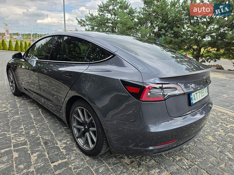 Седан Tesla Model 3 2018 в Львове