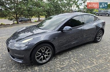 Седан Tesla Model 3 2018 в Львове