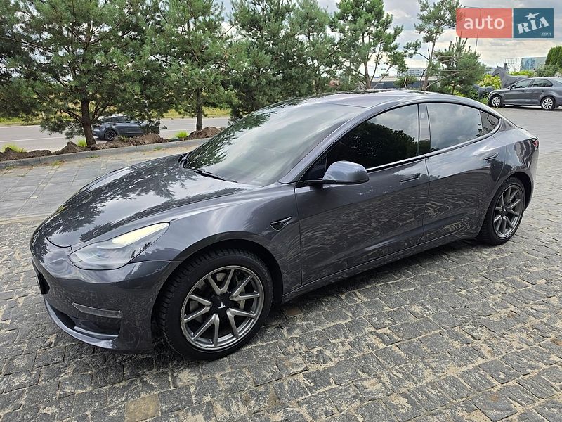 Седан Tesla Model 3 2018 в Львове