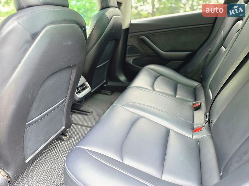 Седан Tesla Model 3 2018 в Львове