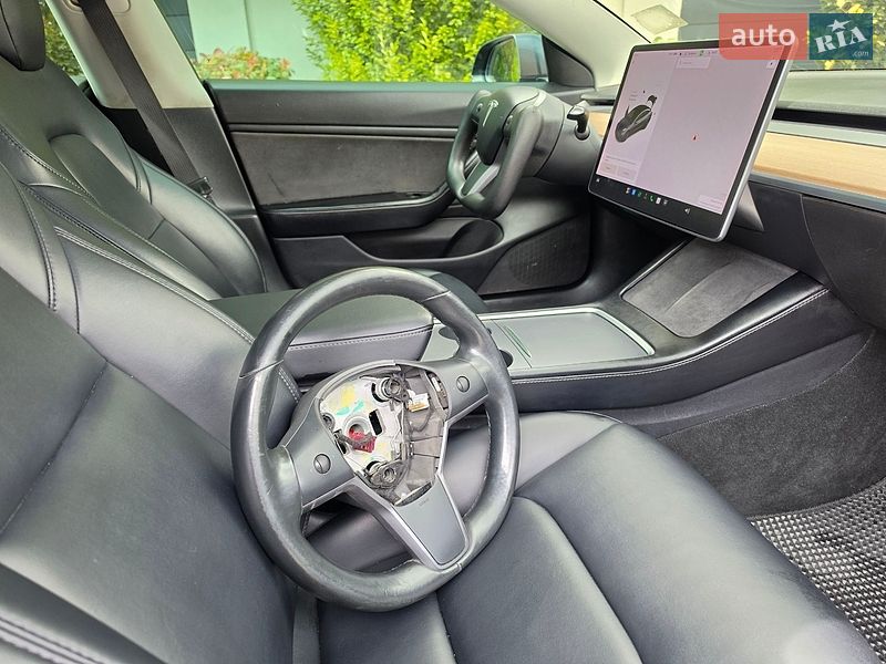 Седан Tesla Model 3 2018 в Львове