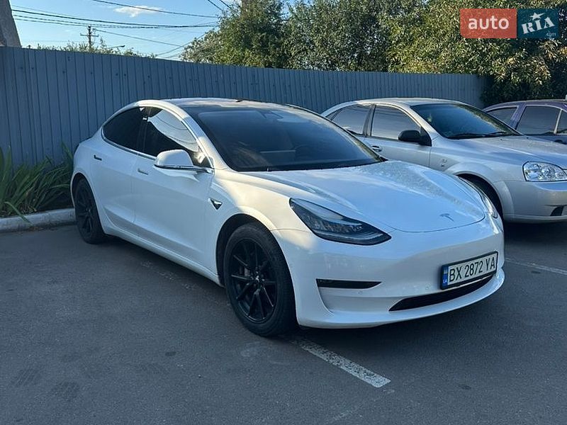 Седан Tesla Model 3 2018 в Ізяславі