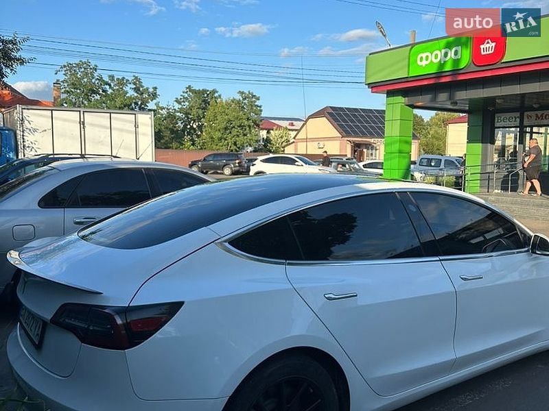 Седан Tesla Model 3 2018 в Ізяславі