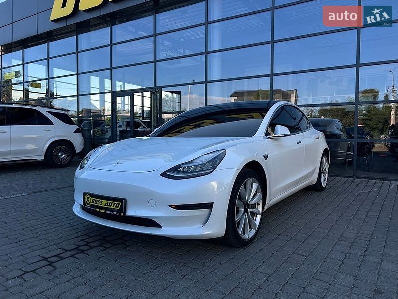 Седан Tesla Model 3 2019 в Ивано-Франковске