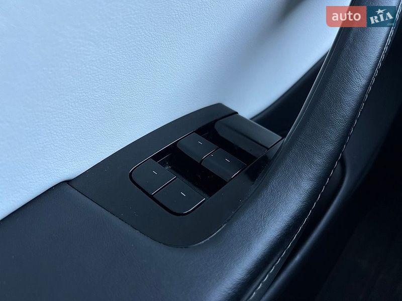 Седан Tesla Model 3 2019 в Ивано-Франковске