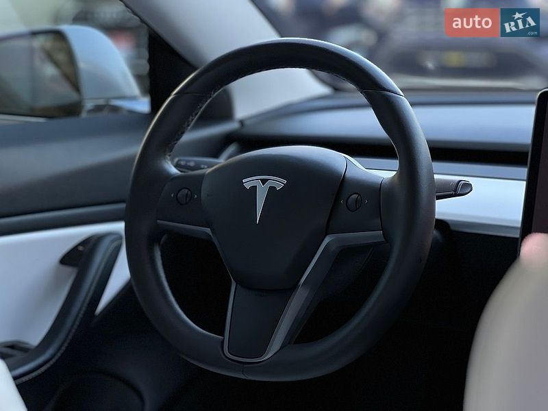 Седан Tesla Model 3 2019 в Ивано-Франковске
