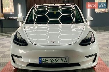Седан Tesla Model 3 2021 в Кам'янському