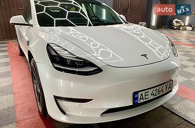 Седан Tesla Model 3 2021 в Кам'янському