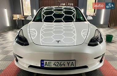 Седан Tesla Model 3 2021 в Кам'янському