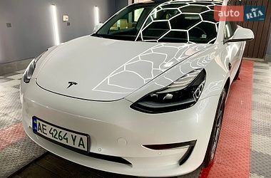 Седан Tesla Model 3 2021 в Кам'янському