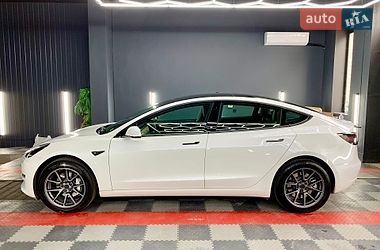Седан Tesla Model 3 2021 в Кам'янському