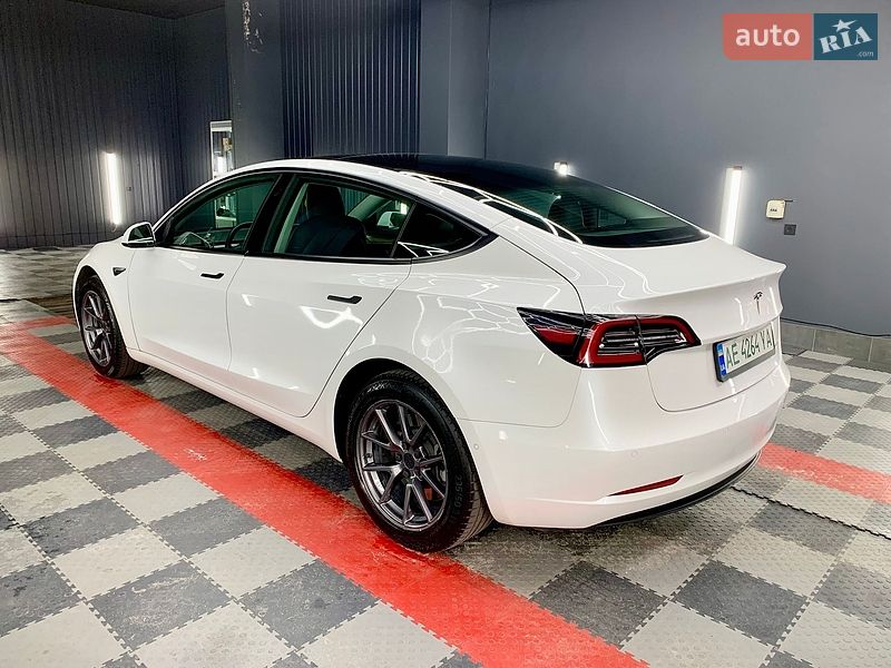 Седан Tesla Model 3 2021 в Кам'янському