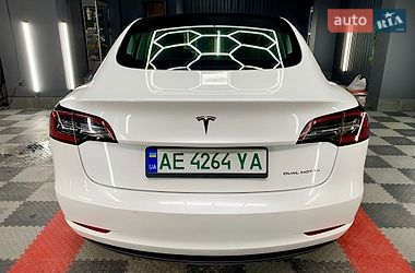 Седан Tesla Model 3 2021 в Кам'янському