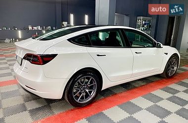 Седан Tesla Model 3 2021 в Кам'янському
