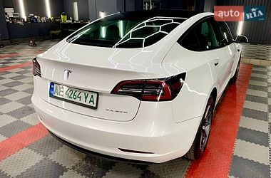 Седан Tesla Model 3 2021 в Кам'янському