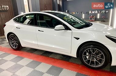 Седан Tesla Model 3 2021 в Кам'янському