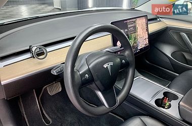 Седан Tesla Model 3 2021 в Кам'янському